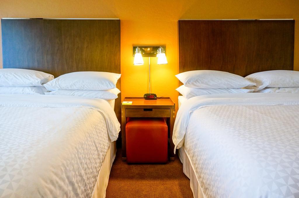 Four Points By Sheraton Phoenix South Mountain Buitenkant foto
